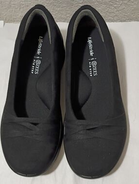 NWT Life Stride B Zees Women's Slip-On Crossover Flats Black  8.5 COMFORTABLE